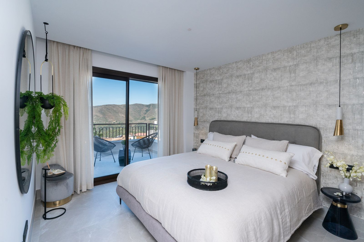 3 Bedroom Penthouse in Istán - Photo 8