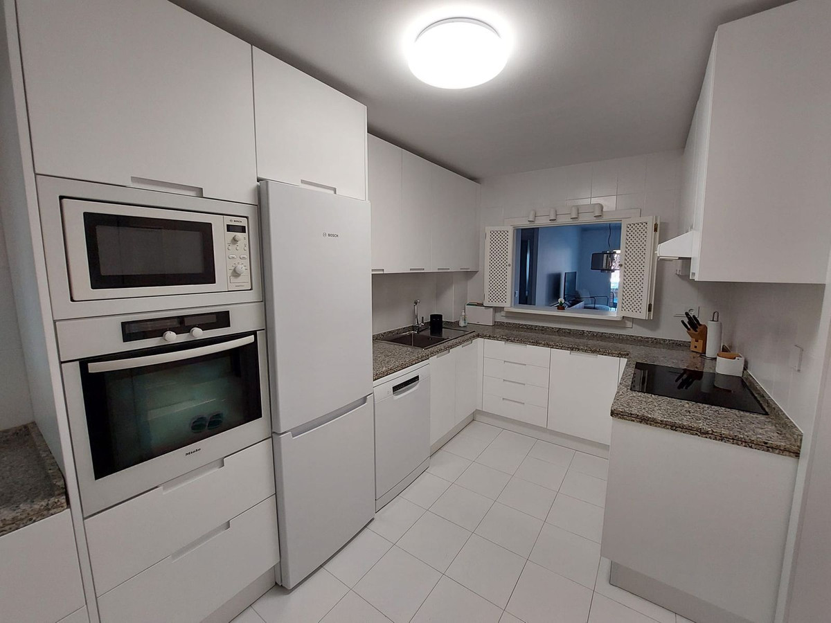 3 Bedroom Apartment in Marbella - Photo 4