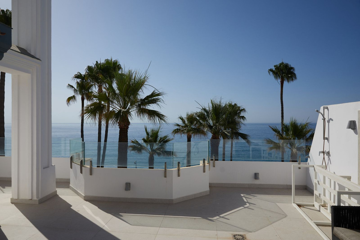 3 Bedroom Penthouse in Estepona - Photo 20
