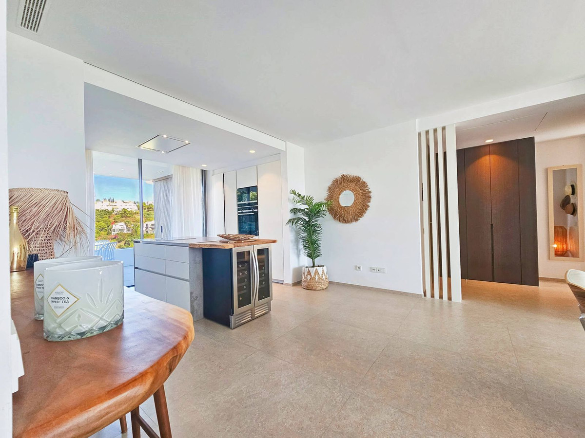 3 Bedroom Apartment in Benahavís - Photo 9