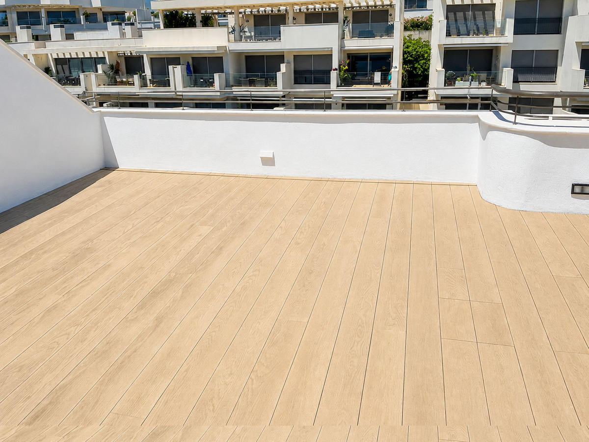 3 Bedroom Penthouse in Estepona - Photo 23