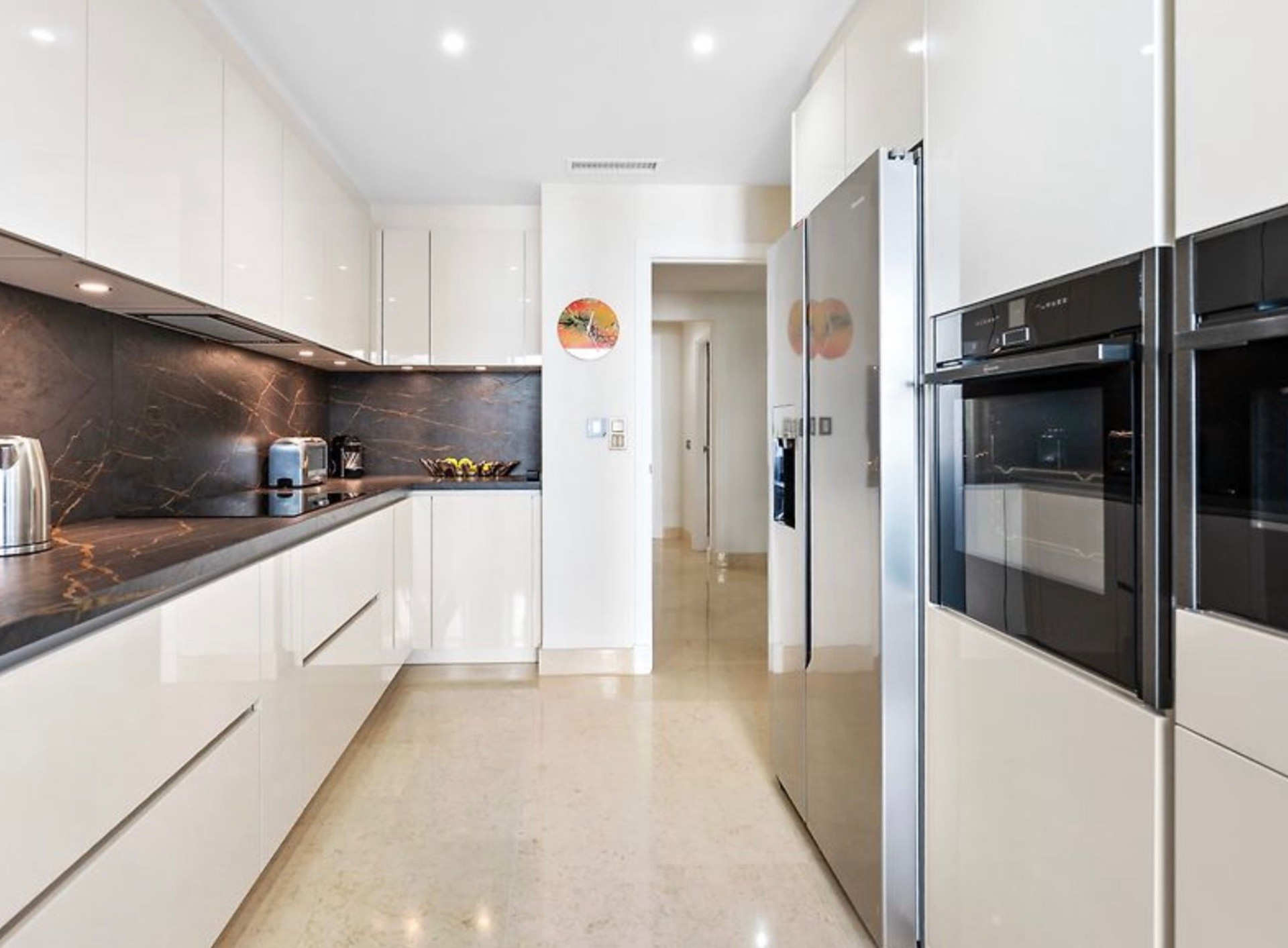2 Bedroom Apartment in Benahavís - Photo 14