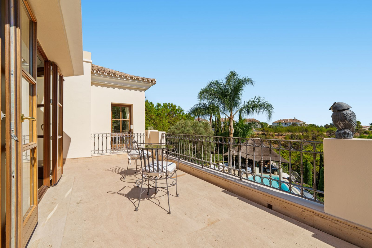 6 Bedroom Villa in Marbella - Photo 30