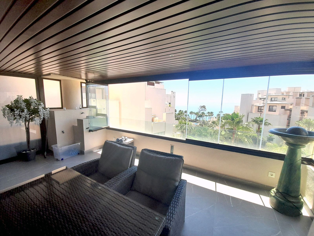 2 Bedroom Apartment in Estepona - Photo 8
