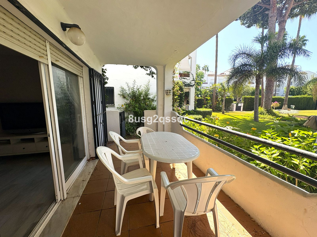 3 Bedroom Apartment in Estepona - Photo 8