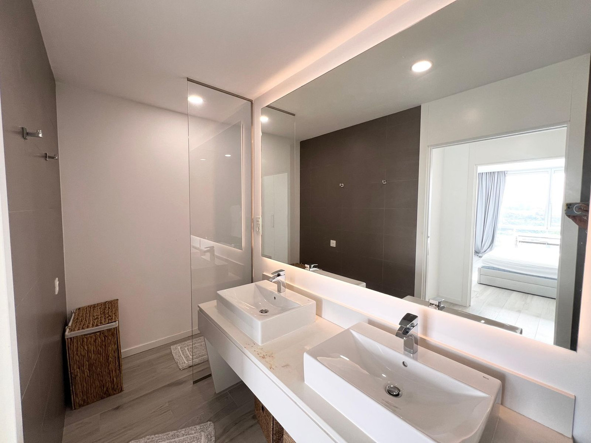 3 Bedroom Townhouse in Estepona - Photo 9