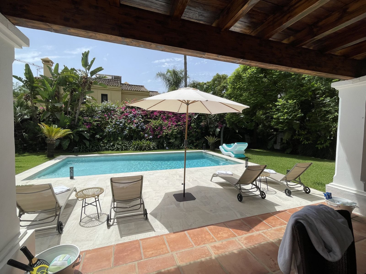 4 Bedroom Villa in Marbella - Photo 28