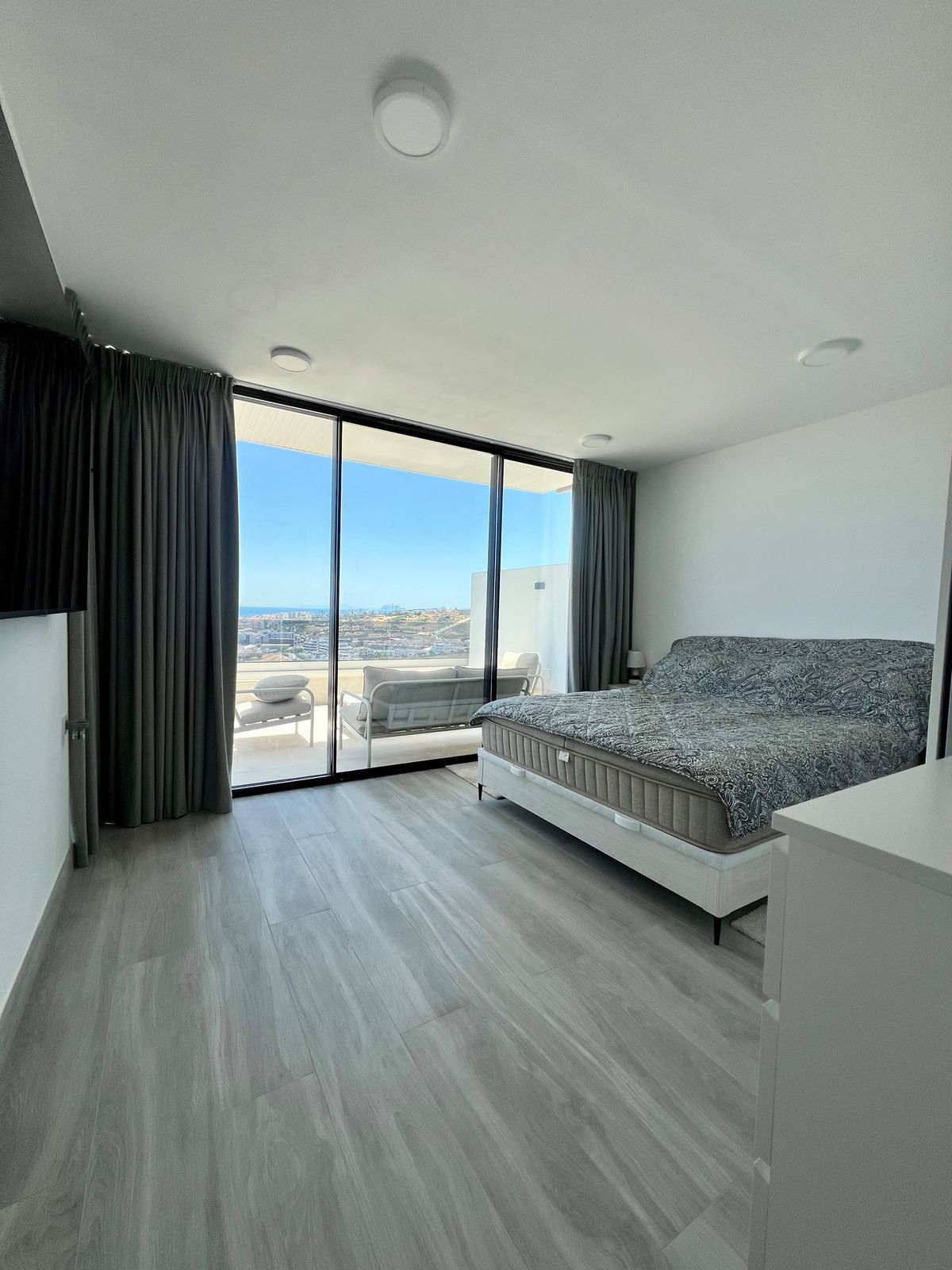 3 Bedroom Penthouse in Estepona - Photo 23