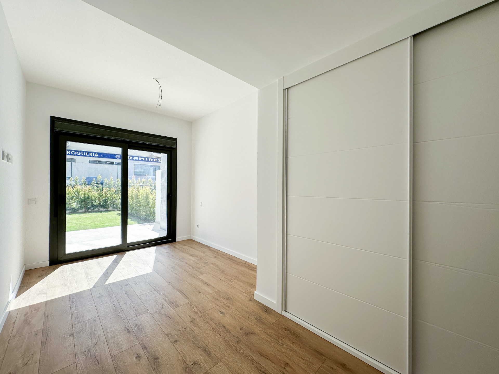 2 Bedroom Apartment in Estepona - Photo 17
