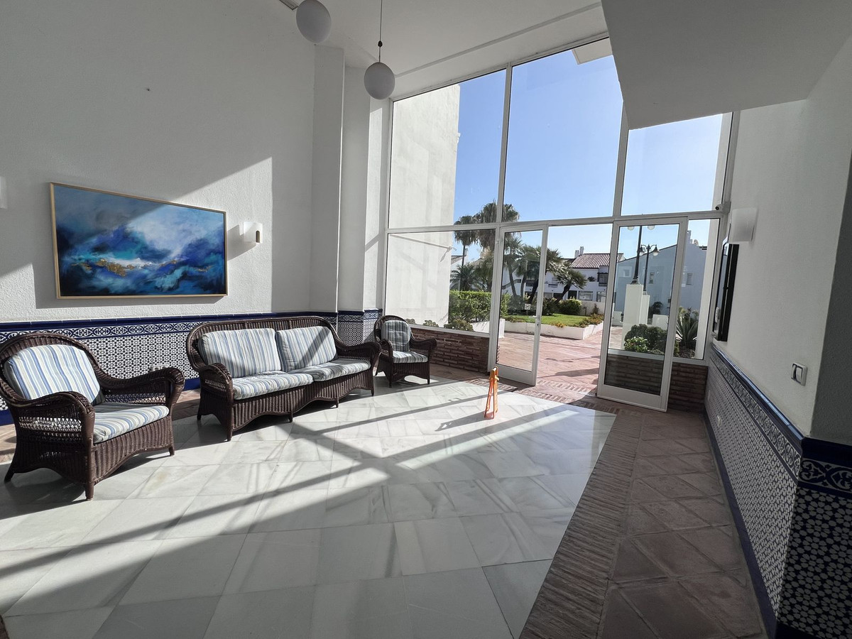 2 Bedroom Apartment in Estepona - Photo 29
