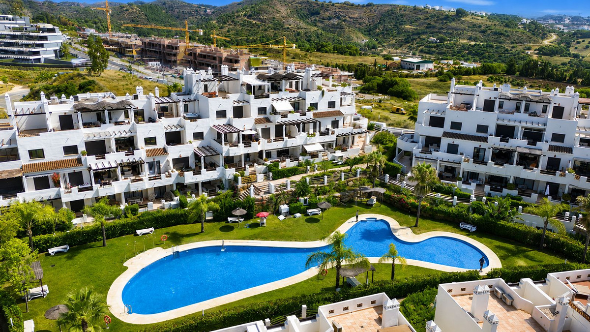 2 Bedroom Apartment in Estepona - Photo 33
