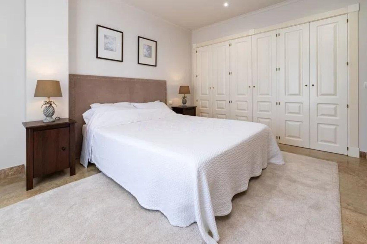 3 Bedroom Apartment in Marbella - Photo 19