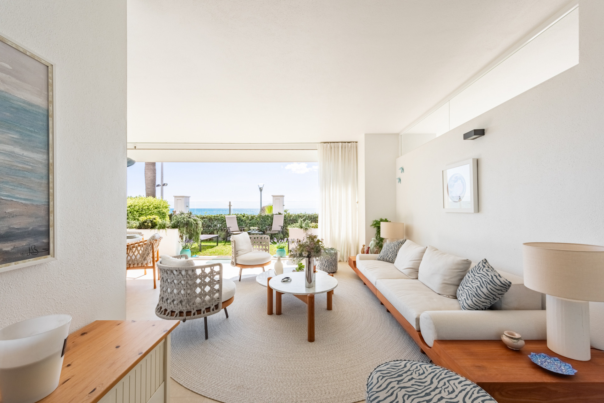 2 Bedroom Apartment in Estepona - Photo 11