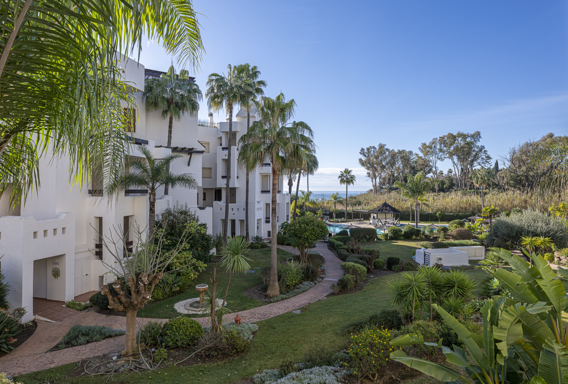 3 Bedroom Apartment in Estepona - Photo 6