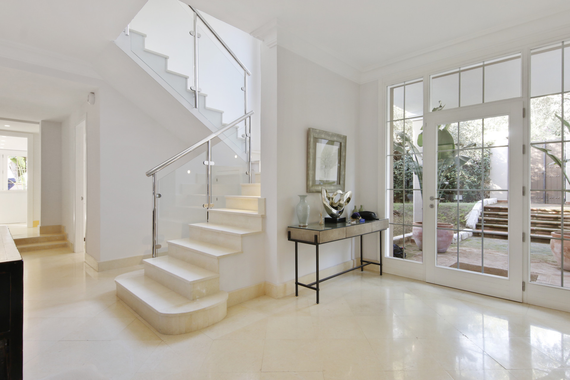 4 Bedroom Villa in Marbella - Photo 3