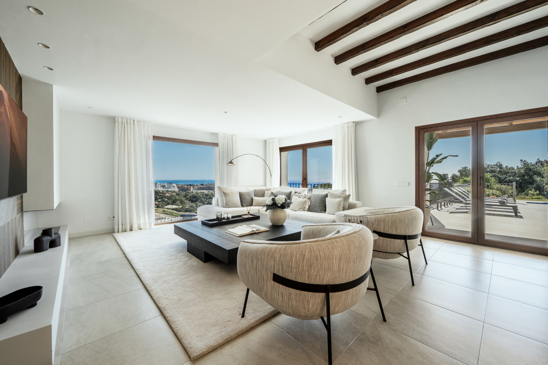 5 Bedroom Villa in Estepona - Photo 9