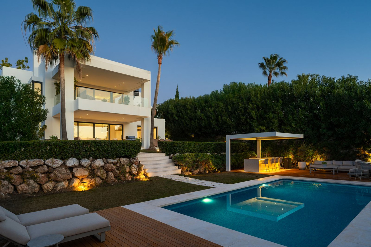 Villa in Nueva Andalucia