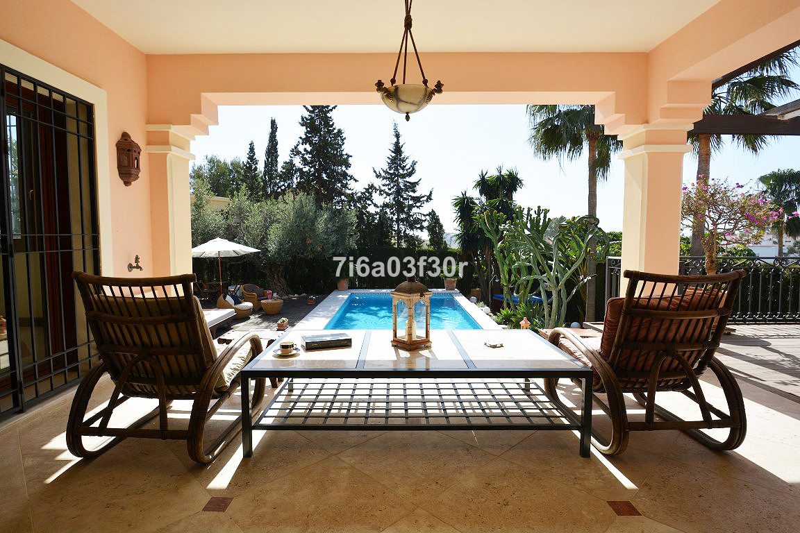 Villa in Nueva Andalucia
