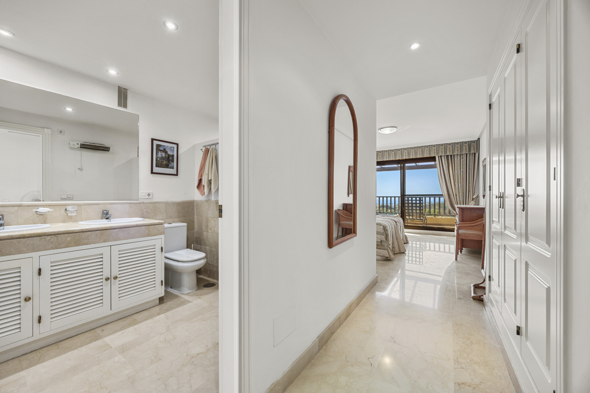 3 Bedroom Penthouse in Benahavís - Photo 15