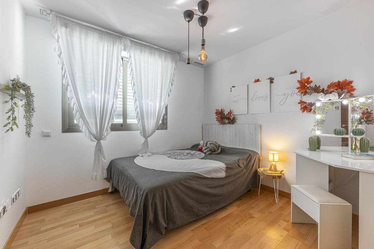 5 Bedroom Penthouse in Mijas - Photo 37