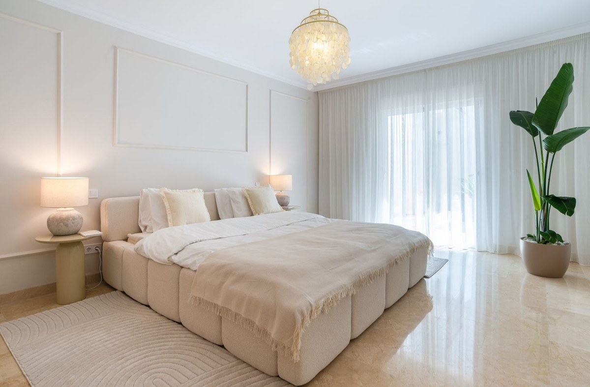 3 Bedroom Apartment in Marbella - Photo 10