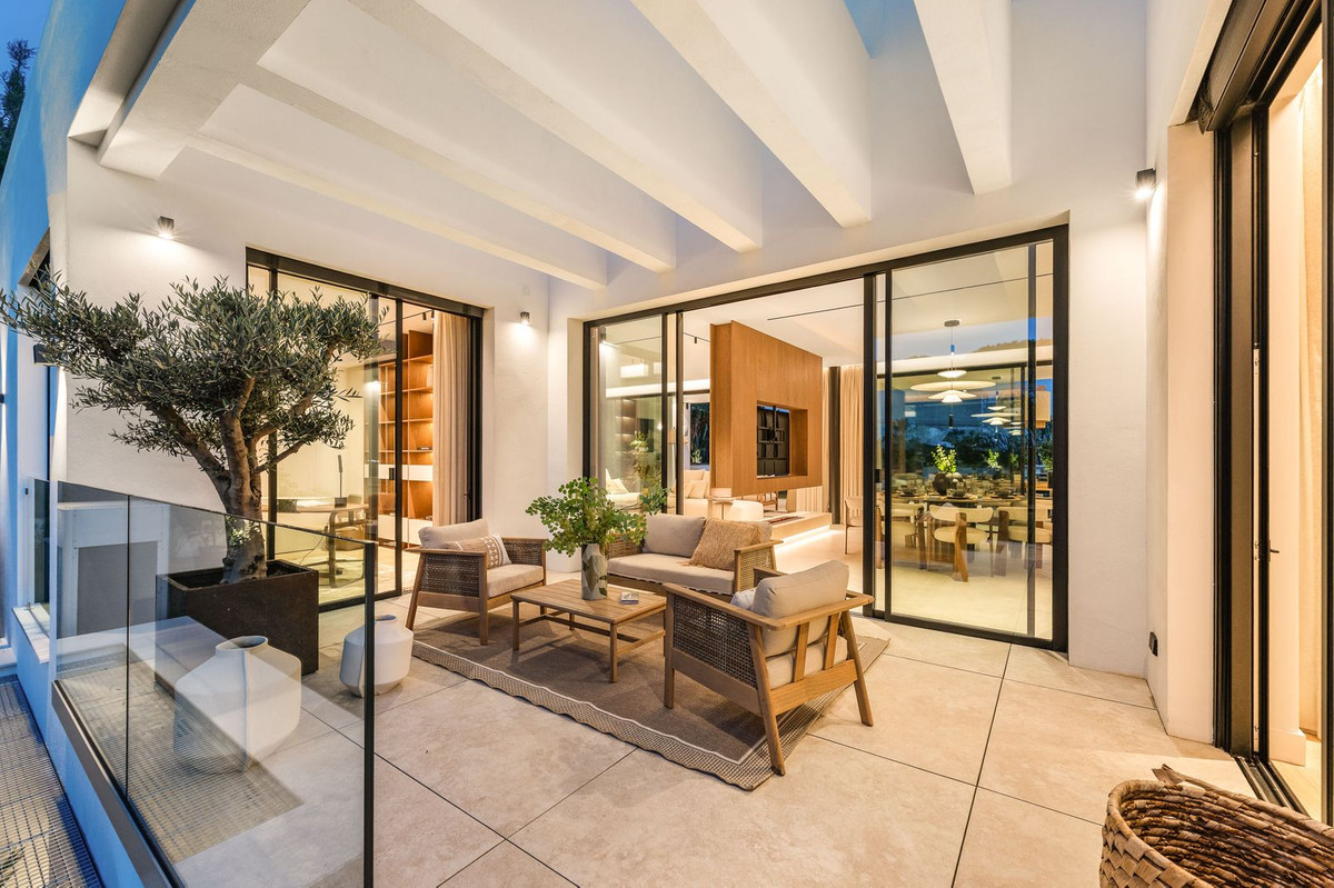 6 Bedroom Villa in Marbella - Photo 86