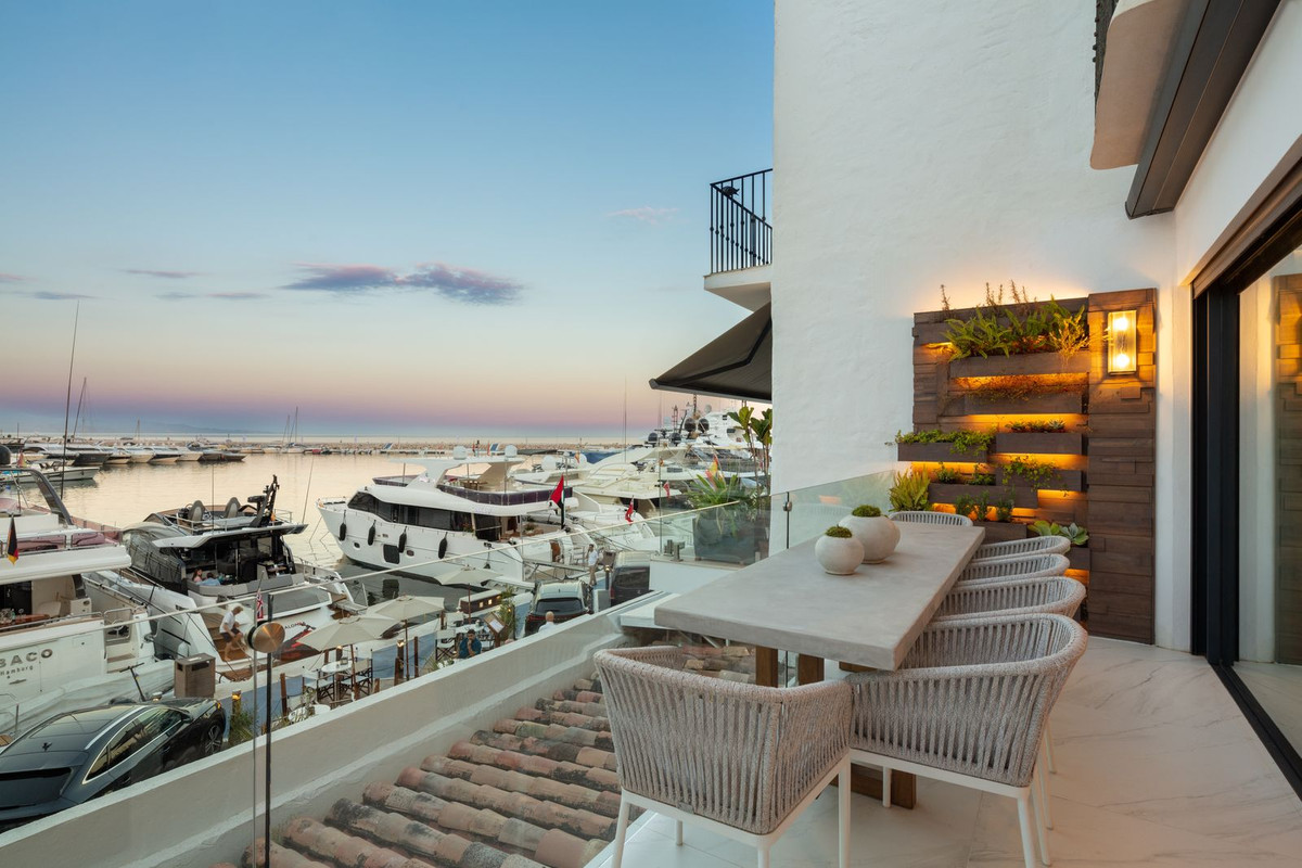 Apartment in Puerto Banus