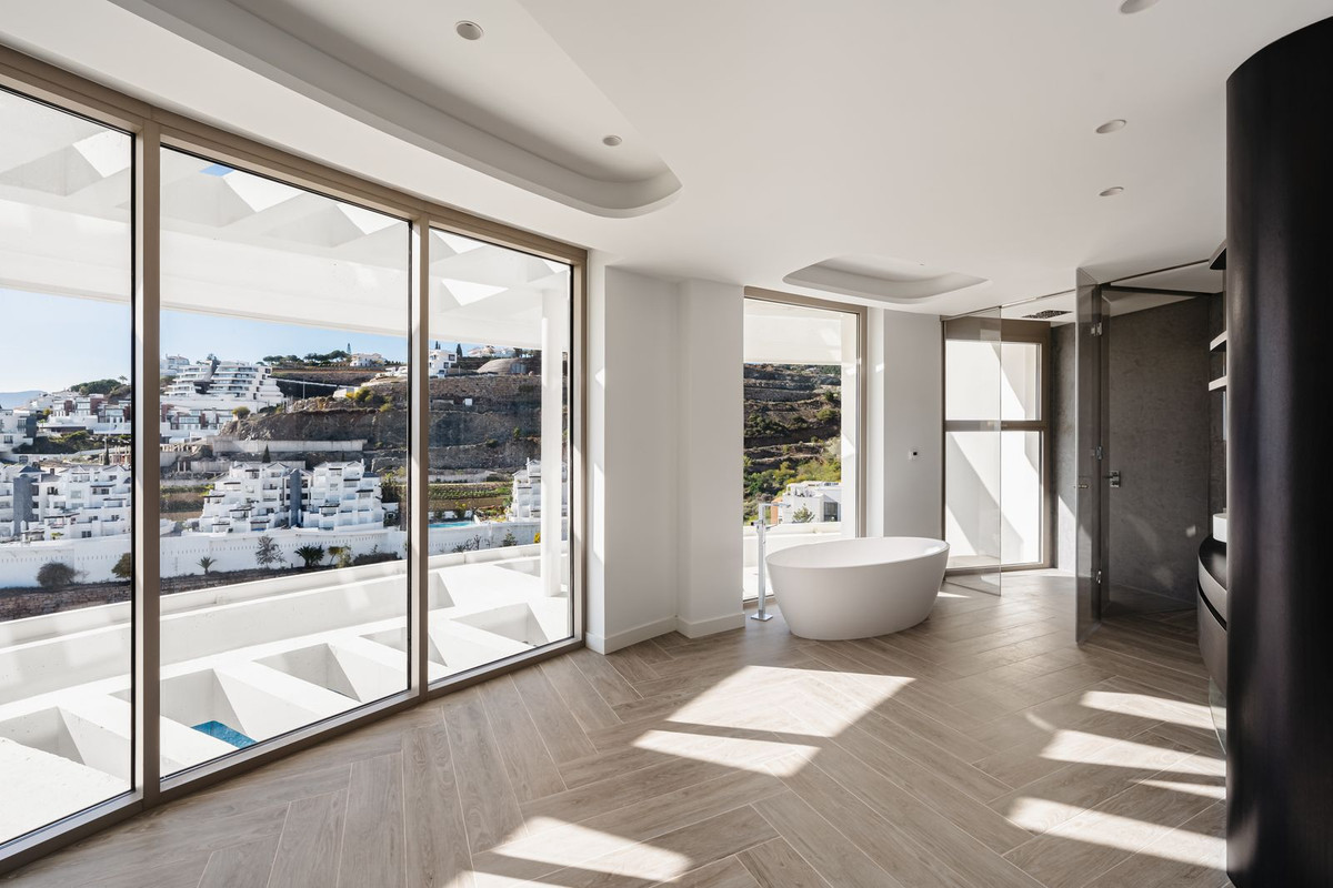 3 Bedroom Apartment in Benahavís - Photo 7