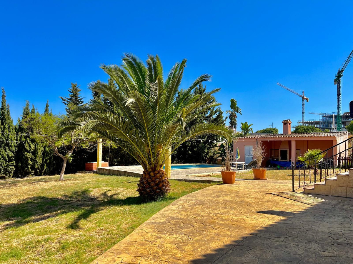 6 Bedroom Villa in Estepona - Photo 44