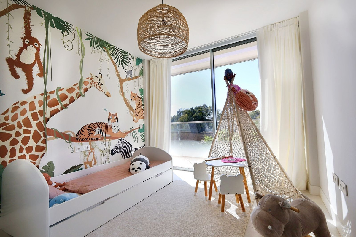 4 Bedroom Apartment in Estepona - Photo 23