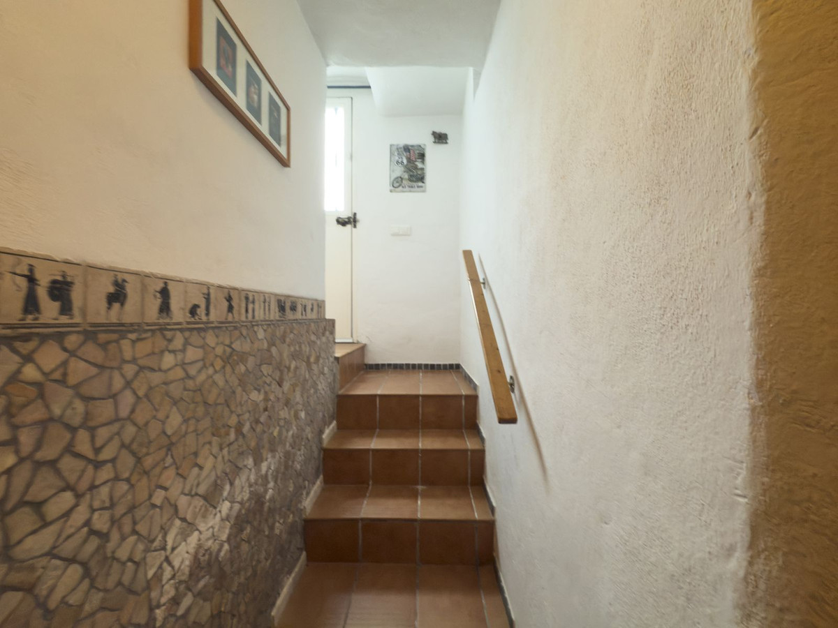 6 Bedroom Townhouse in Tolox - Photo 15