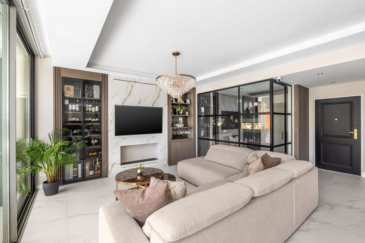 3 Bedroom Apartment in Benalmádena - Photo 5