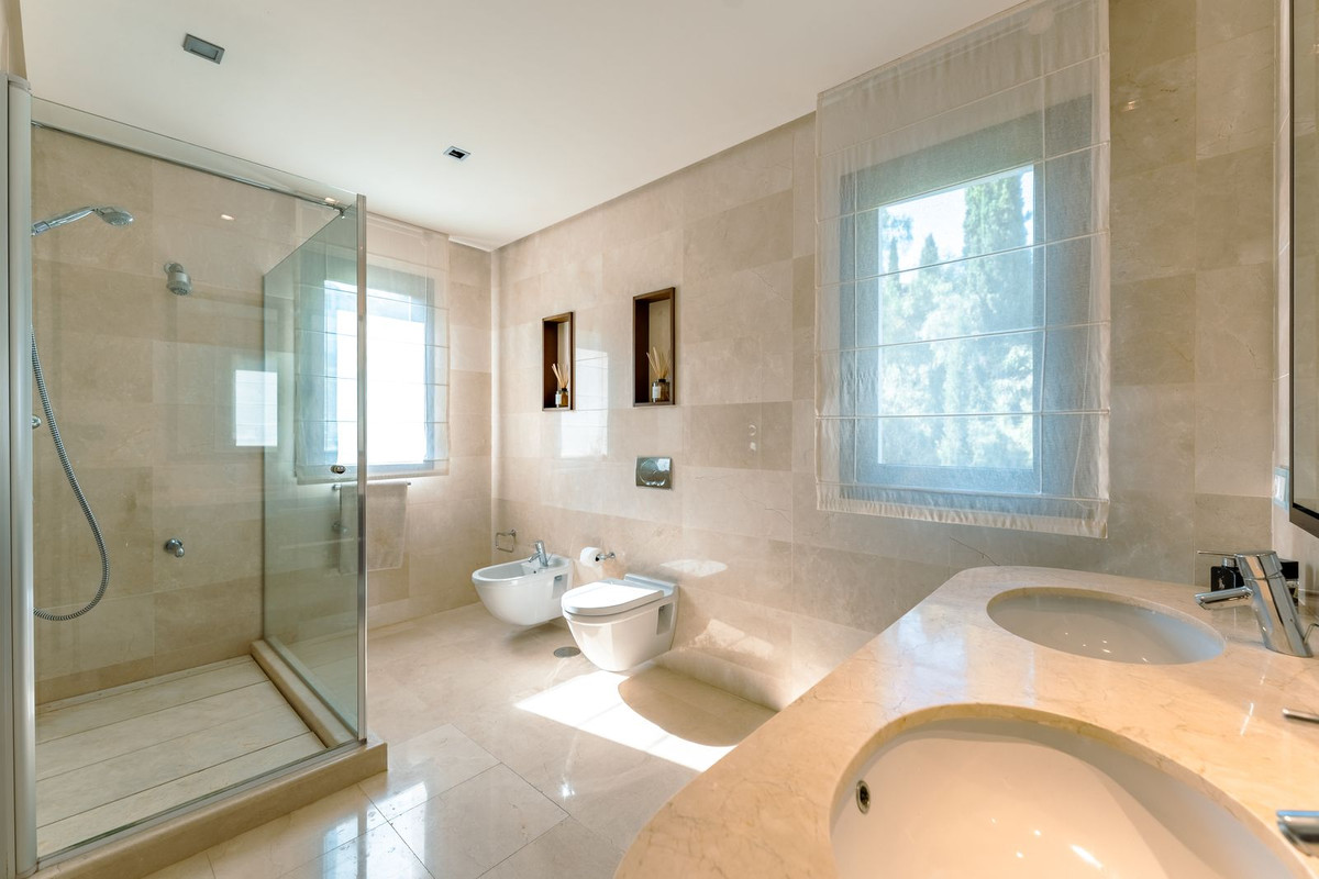 3 Bedroom Apartment in Benahavís - Photo 33