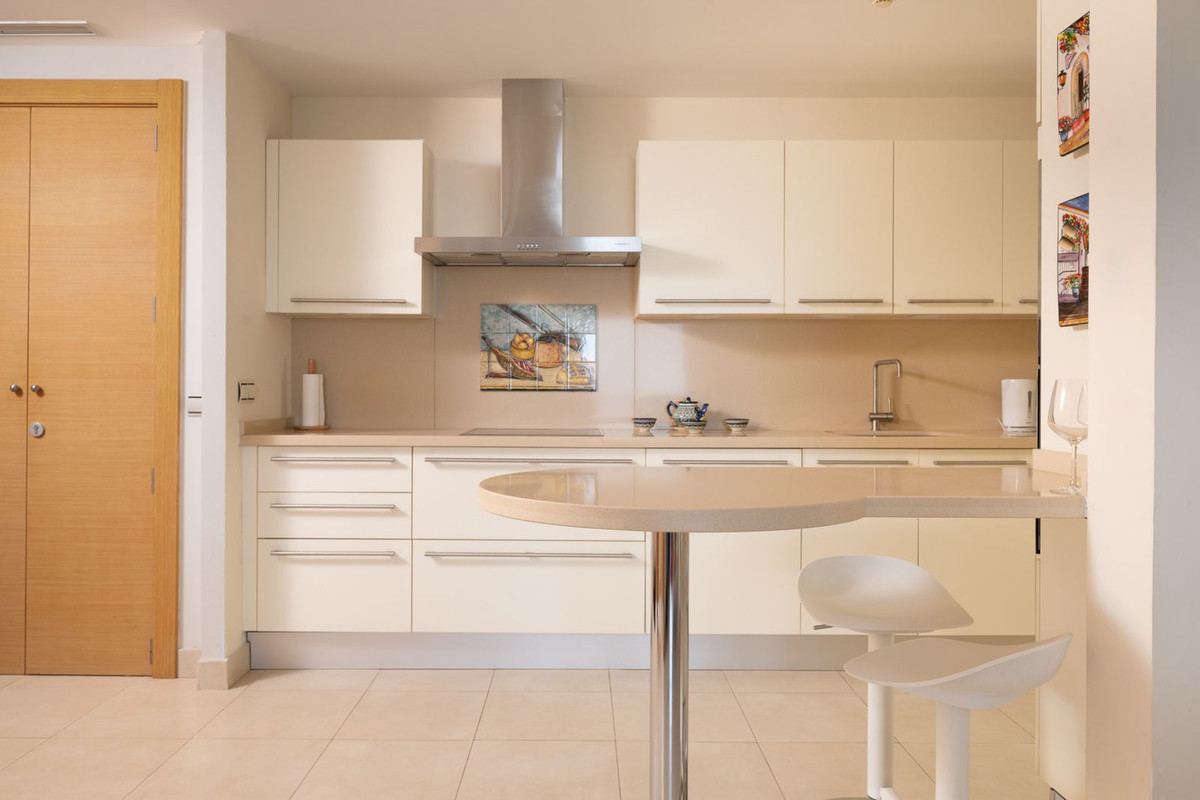 3 Bedroom Apartment in Marbella - Photo 6