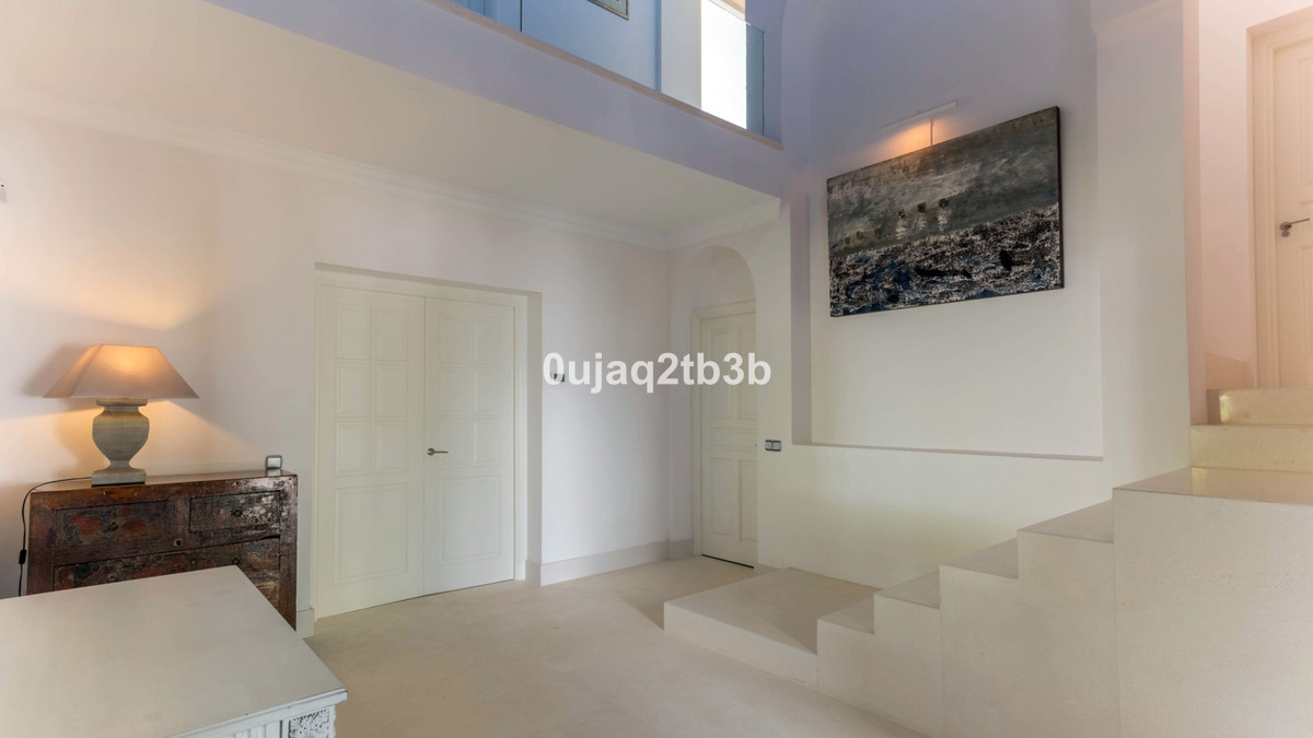 6 Bedroom Villa in San Pedro de Alcántara - Photo 16