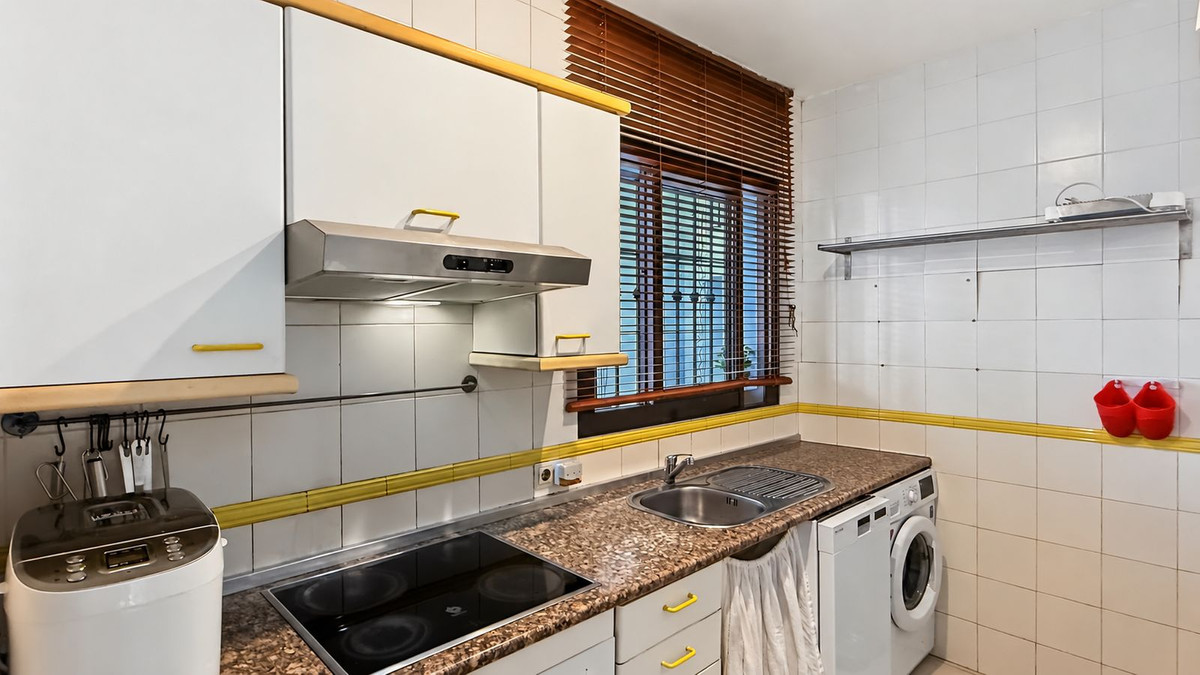 2 Bedroom Apartment in Mijas - Photo 6