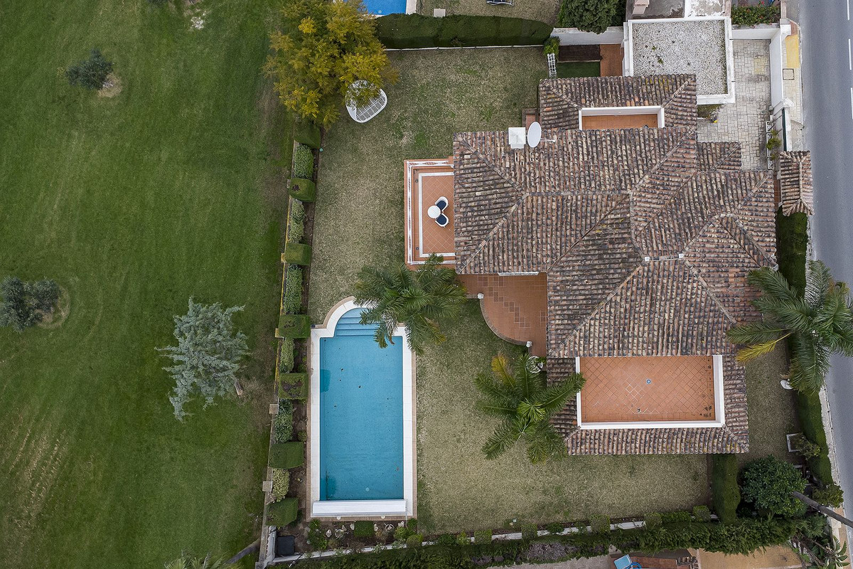 5 Bedroom Villa in San Pedro de Alcántara - Photo 28
