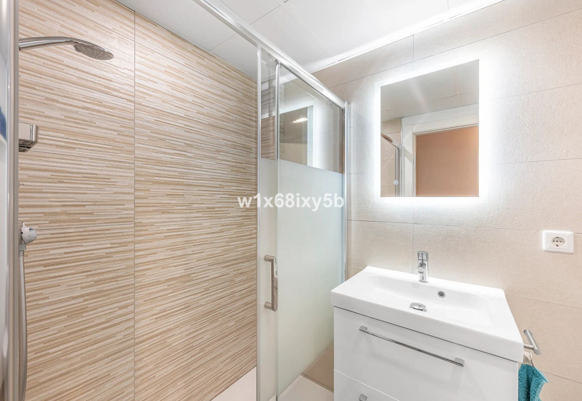 4 Bedroom Apartment in Benahavís - Photo 36
