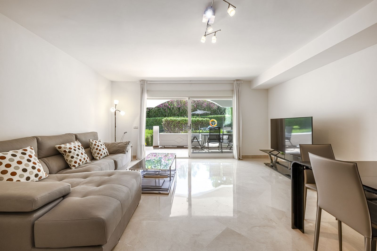 4 Bedroom Townhouse in Marbella - Photo 10