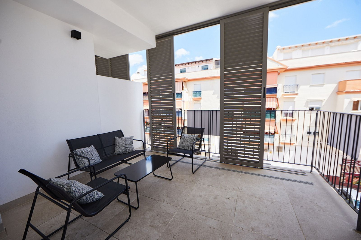 2 Bedroom Apartment in Estepona - Photo 18