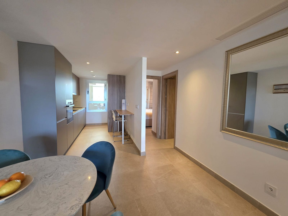 2 Bedroom Apartment in Estepona - Photo 6