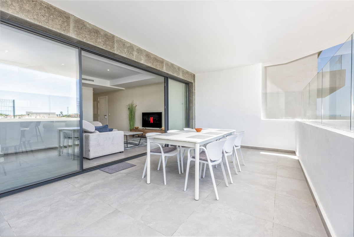 2 Bedroom Apartment in Fuengirola - Photo 8