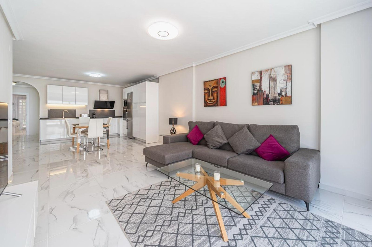 3 Bedroom Apartment in Marbella - Photo 16