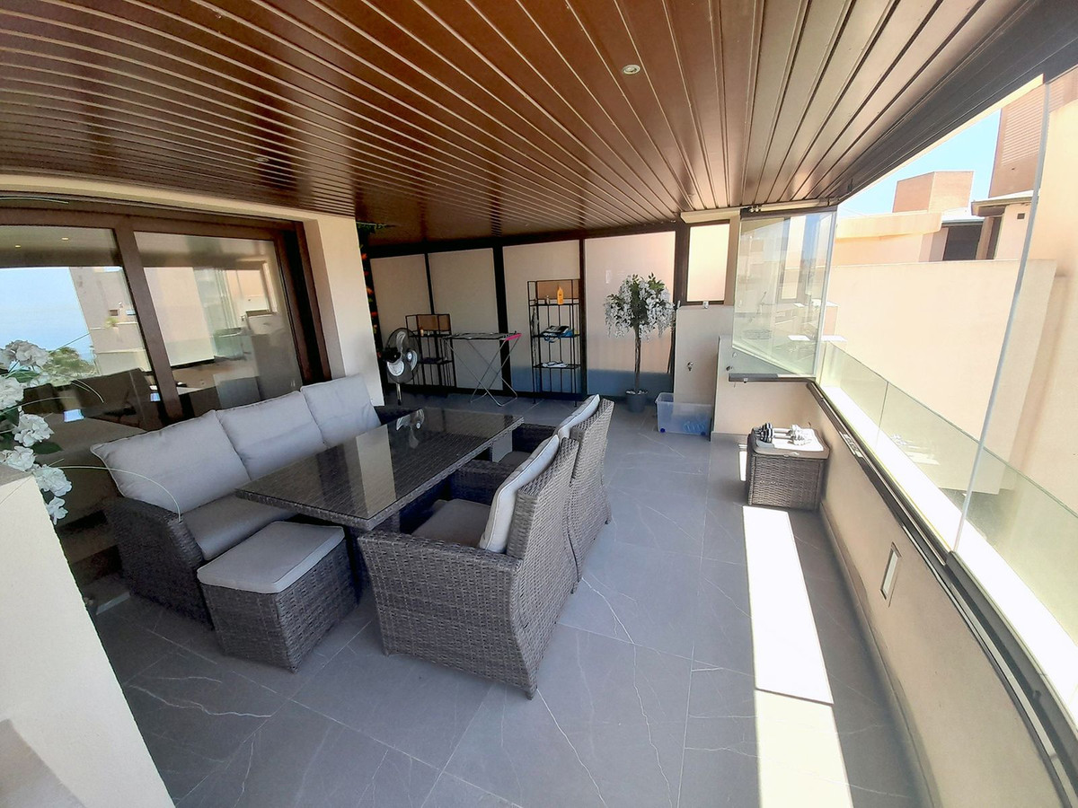 2 Bedroom Apartment in Estepona - Photo 9