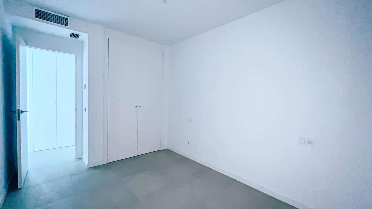 3 Bedroom Apartment in Torremolinos - Photo 11