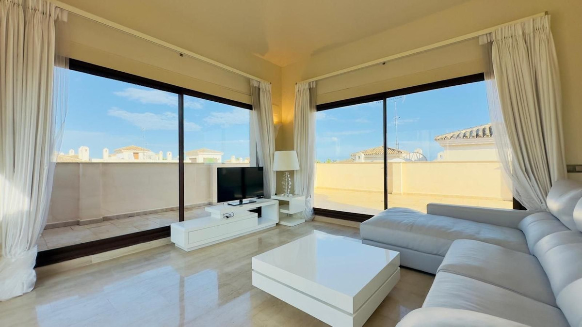 3 Bedroom Apartment in Marbella - Photo 10