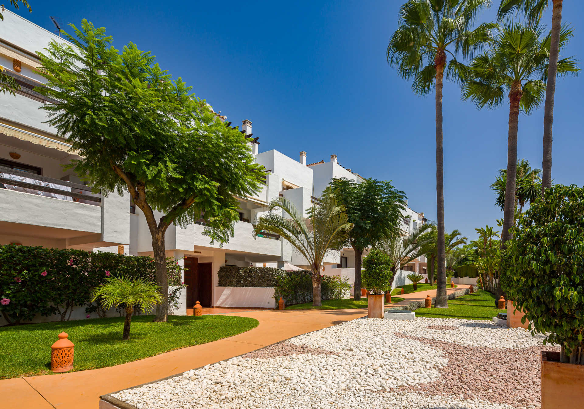 3 Bedroom Apartment in Estepona - Foto 2