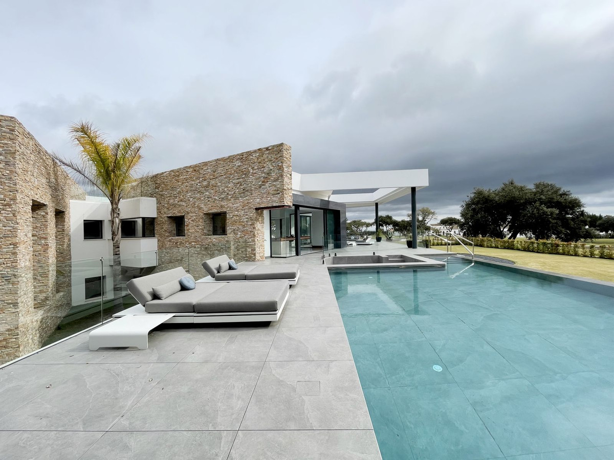 6 Bedroom Villa in San Roque - Photo 14