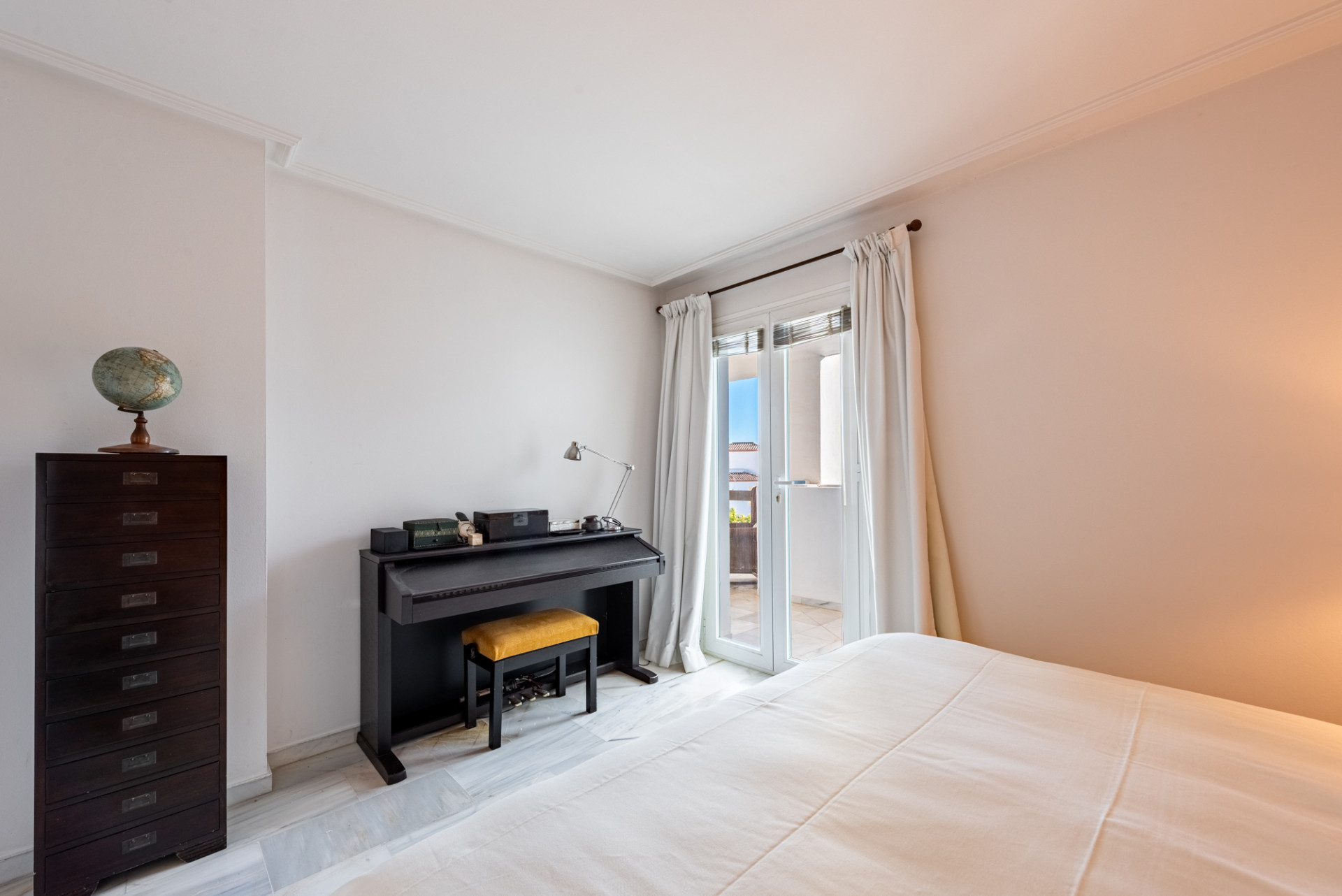 2 Bedroom Apartment in Estepona - Photo 8
