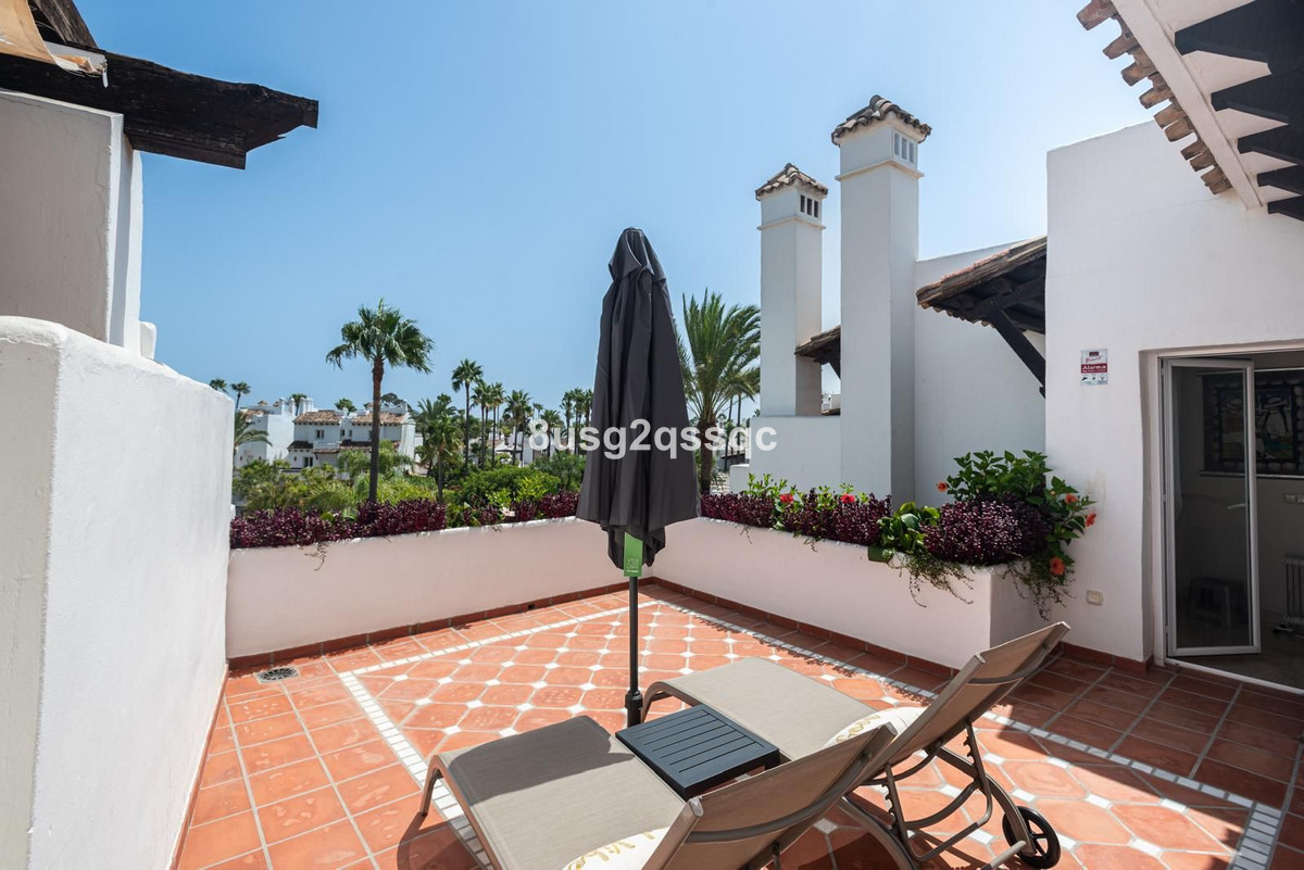 4 Bedroom Villa in Estepona - Photo 16